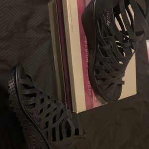 NEW Skechers Women’s wedge sandals